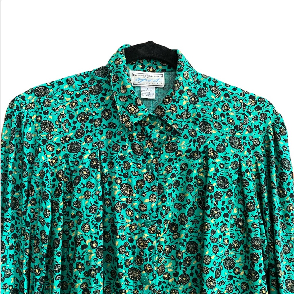 Vintage green floral button down blouse. Vintage Size S (good for Petite women.)